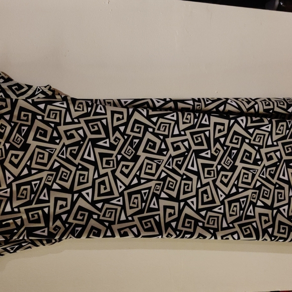 *LAST CHANCE* Dots Geometric Shapes Dress - Picture 6 of 9